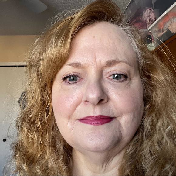 Meet your Posher, Lori - Picture 1 of 1